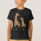 Our First Father's Day 2026, Funny Giraffe Gift Da Tシャツ (正面)