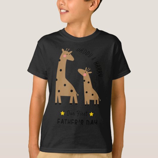 Our First Father's Day 2026, Funny Giraffe Gift Da Tシャツ (正面)