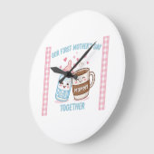 Our First Mother’s Day Together New Mom Mommy Funn ラージ壁時計 (傾斜)