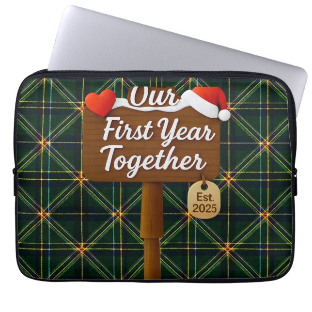 Our First Year Together 2025 Wooden Sign ラップトップスリーブ (正面)