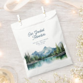 Our Greatest Adventure Forest Mountain Baby Shower フェイバーバッグ (クリップ留めされた状態)