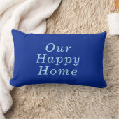 "Our Happy Home" Cobalt & Blue Cozyトレンディー ランバークッション (ブランケット)