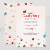 Our Ladybug Is On The Way Baby Shower 招待状 (正面/裏面)