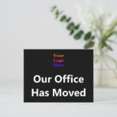 Our Office Has Moved ブランドロゴ 黒色両面 ポストカード (スタンド正面)