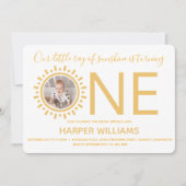 Our Ray of Sunshineフォトベビーファースト誕生日 招待状 (正面)