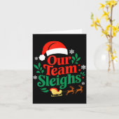 Our Team Sleighs Christmas Reindeers Santa's Worke カード (黄色い花)