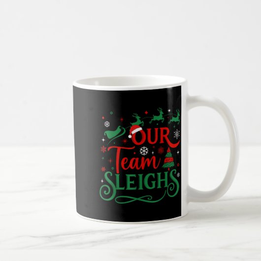 Our Team Sleighs Christmas Reindeers Santa's Worke コーヒーマグカップ (右)
