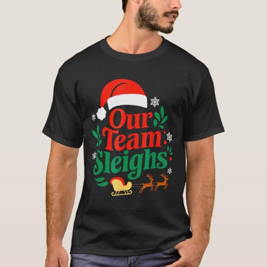 Our Team Sleighs Christmas Reindeers Santa's Worke Tシャツ (正面)