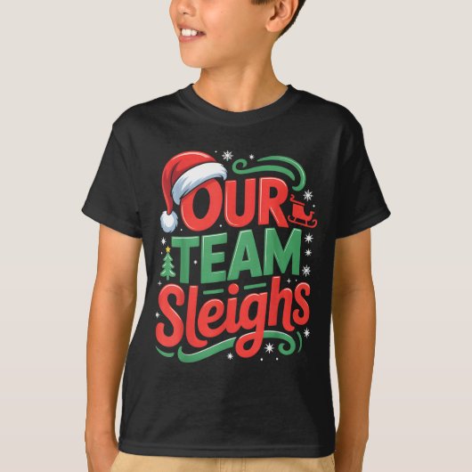 Our Team Sleighs Funny Christmas Reindeers Xmas  Tシャツ (正面)