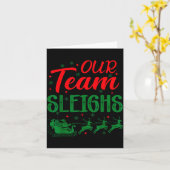 Our Team Sleighs Funny Christmas Work Team Holiday カード (黄色い花)