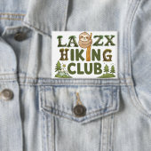 Out Of Breath Hiking Society Funny Sloth Hiker 缶バッジ (インサイチュ)