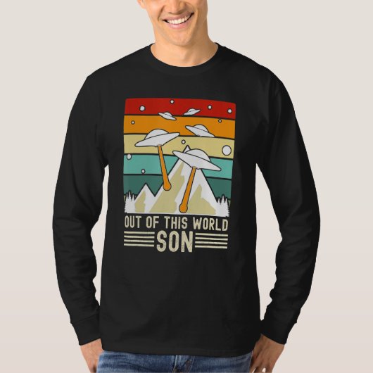 Out Of This World Son,少年のエイリアン宇宙船1 Tシャツ (正面)