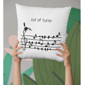 Out of Tune，トゥーカンの歌の鳥に参加 クッション