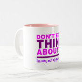 Out Of Your League mug -スタイルとカラーを選択 ツートーンマグカップ (正面左)