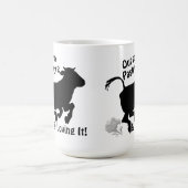 Out to Pasture & Loving It Funny Cow Retirement コーヒーマグカップ (中央)