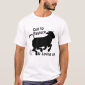 Out to Pasture & Loving It Funny Retirement Cow Tシャツ (正面)