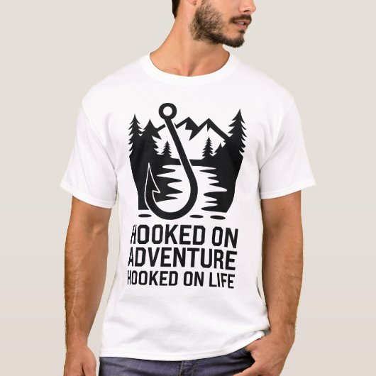 Outdoor Wilderness Fishing Hook Adventure Graphic Tシャツ (正面)