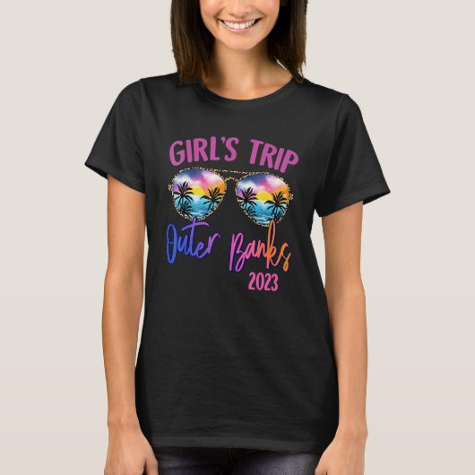Outer Banks 2023 Girls Trip Sunglasses Summer Girl Tシャツ (正面)