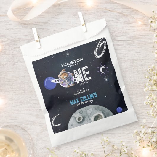 Outer Space Astronaut 1st Birthday フェイバーバッグ (クリップ留めされた状態)