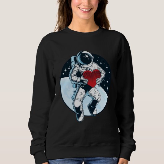 Outer Space Valentine Astronaut Holding Red Heart スウェットシャツ (正面)