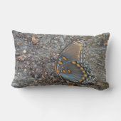 OVE，ブルーバタフライ小石インスピレーション枕 ランバークッション (裏面)
