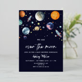 Over The Moon Boy Baby Shower Invite, Space Galaxy 箔招待状 (立ち正面)