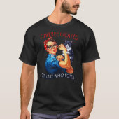 Overeducated Cat Lady Who Votes Rosie The Riveter  Tシャツ (正面)