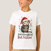 Overstimulated But Festive – Funny Christmas Tシャツ (正面)