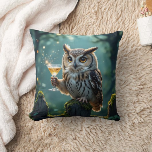 Owl Holding a Cocktail In a Mystical Forest クッション (ブランケット)