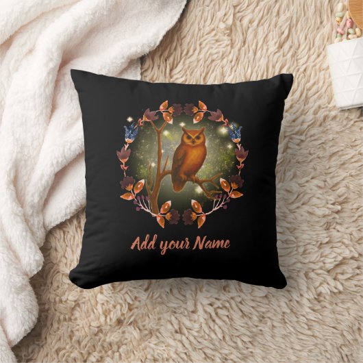 Owl on a branch Throw Pillow クッション (ブランケット)