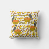 Owls & Pumpkin Harvest Throw Pillow クッション (正面)
