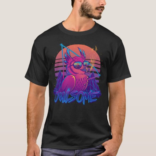 Owlsome -フクロウの素晴らしい鳥Retrowave 80s Tシャツ (正面)