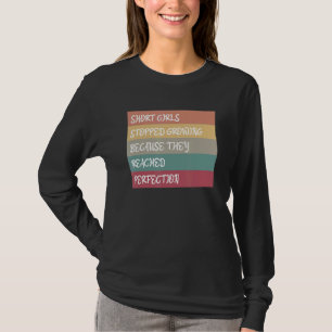 Pに達しストップたために成長する短い女の子 Tシャツ