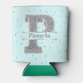 Pイニシャルパーソナライズされたシルバーモノグラムあなたの名前 缶クーラー (正面)