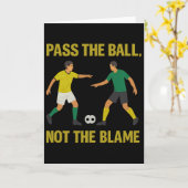 P ビルではなくボールに責任を サッカー ファン デザイン  カード (黄色い花)
