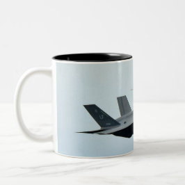 P-51マスタング付きF-35戦闘機 ツートーンマグカップ