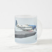 P-51マスタング付きF-35戦闘機 フロストグラスマグカップ (正面右)