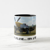 P-51ムスタングのwarbirdのairshow mug2 ツートーンマグカップ (中央)
