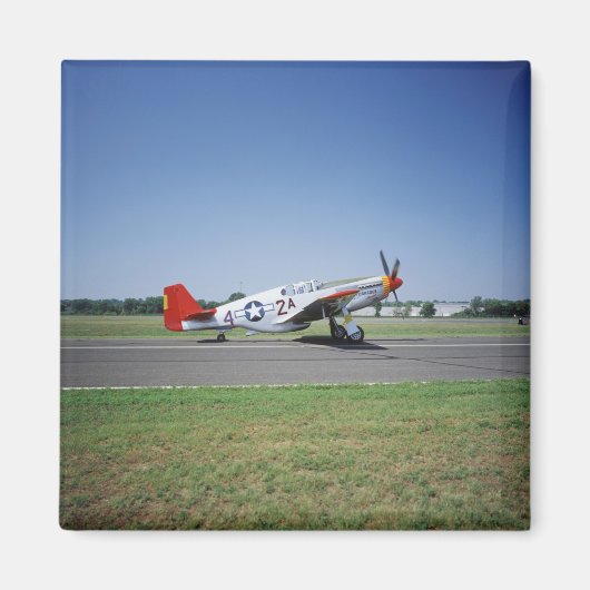 P-51 Cタスケージレッドテール飛行機でのCAF航空 マグネット (正面)