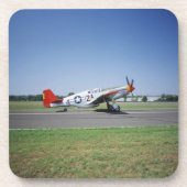 P-51 C TuskegeeのCAFの空気の赤い尾飛行機 コースター (正面)