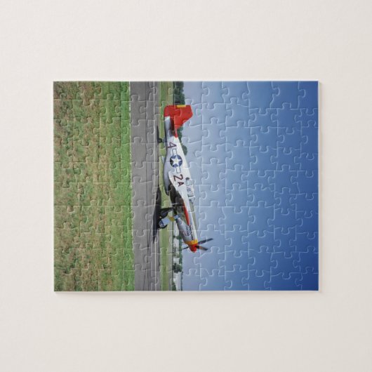 P-51 C TuskegeeのCAFの空気の赤い尾飛行機 ジグソーパズル (横)