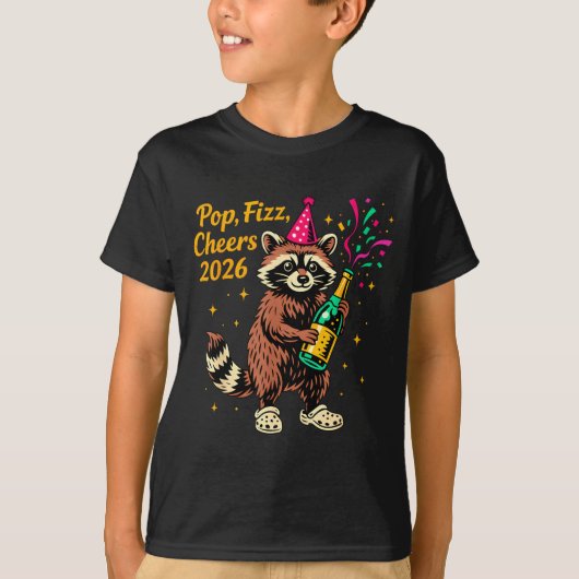 P Fizz Cheers 2026 Funny Raccoon New Year Design  Tシャツ (正面)