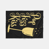 P Fizz Kiss Funny New Years Eve Wine Champagne  フリースブランケット (正面(横))