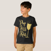 P Fizz Kiss Funny New Years Eve Wine Champagne  Tシャツ (正面フル)