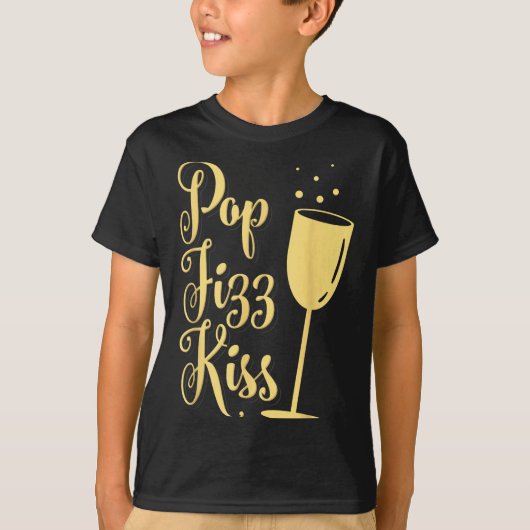 P Fizz Kiss Funny New Years Eve Wine Champagne  Tシャツ (正面)