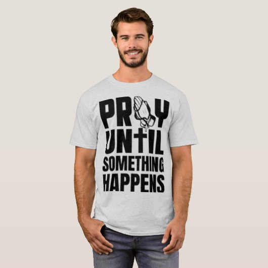 P.R.A.Y. Until Something Happens 励まし Tシャツ (正面フル)