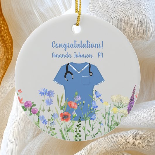 PAパーソナライズされた医師アシスタントの青いスクラブ セラミックオーナメント