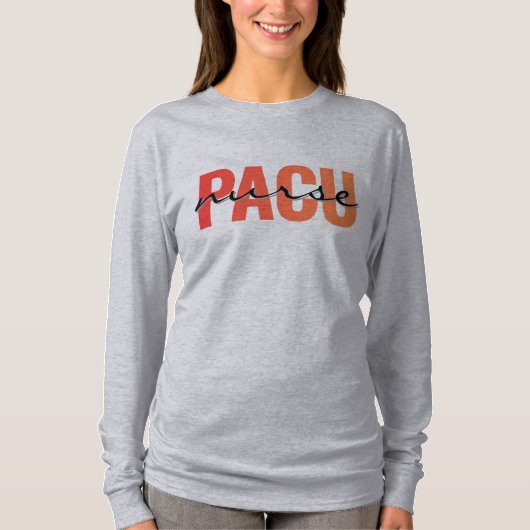 PACUナース大胆なタイポグラフィーデザイン Tシャツ (正面)