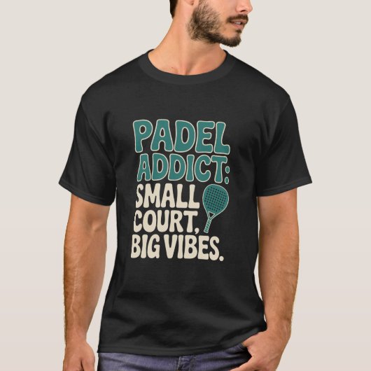 Padel Addict Small Court Big Vibes Tシャツ (正面)