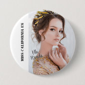 Pageant Sashボタンピン – フォトライト背景 缶バッジ (正面)